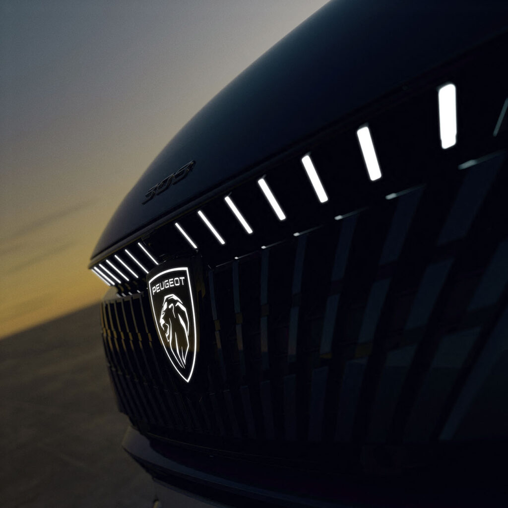 Peugeot 308 restyling 2026 5P logo iluminado