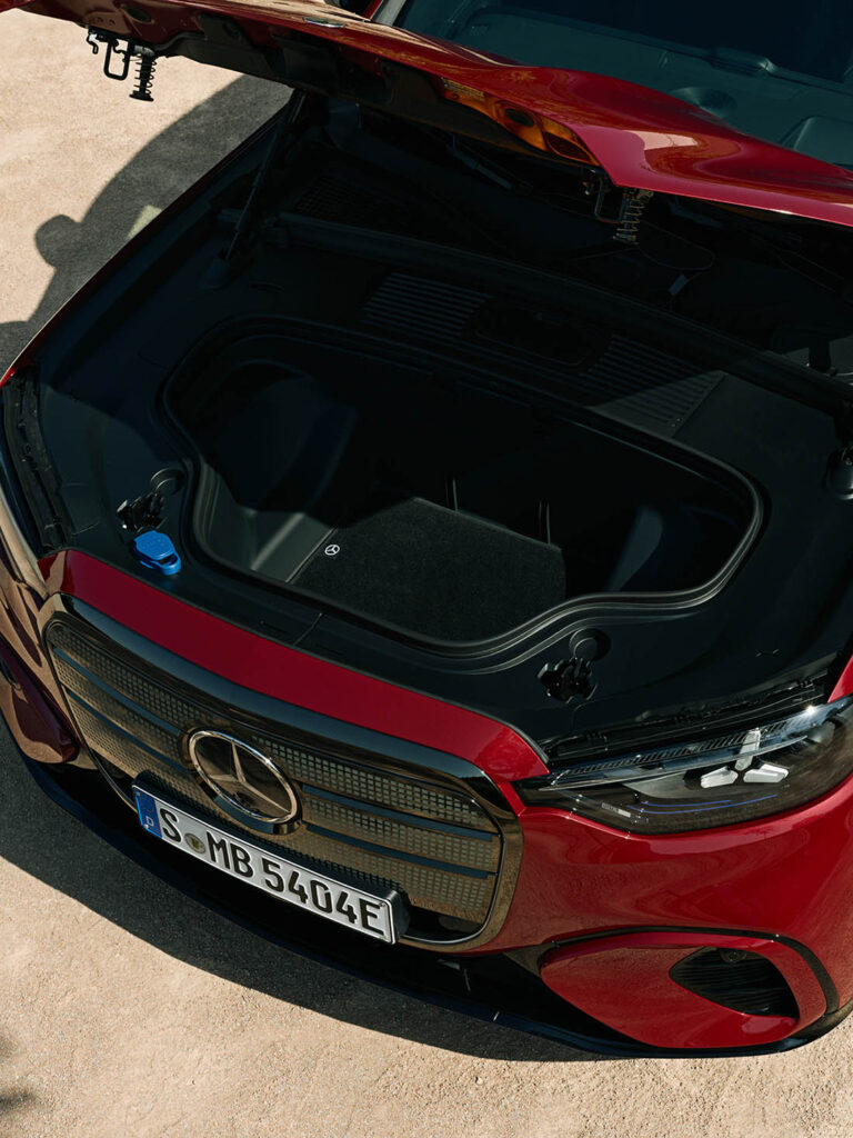 Mercedes GLC EQ eléctrico 2026 maletero frontal