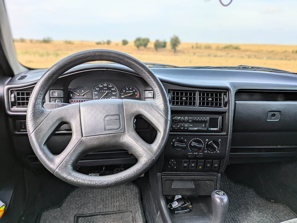 Seat Toledo 1L GLX puesto de conducción