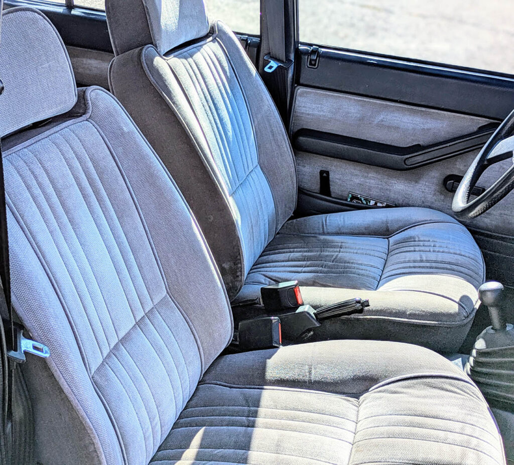 Seat 131 Diplomatic aientos delanteros