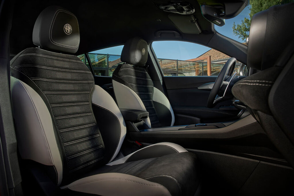 Alfa Romeo Tonale 2026 asientos Premium