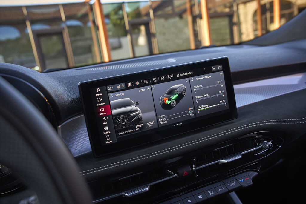 Alfa Romeo Tonale 2026 pantalla multimedia